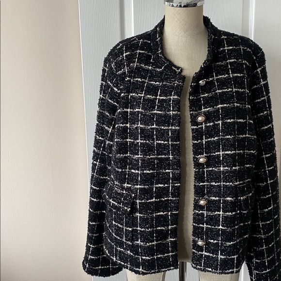 Elegant Black Tweed blazer with pearls Accents - Picture 3 of 13
